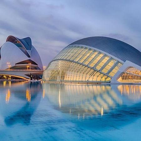 Valencia Las Artes Y Ciencias + Garaje + Netflix Exterior photo