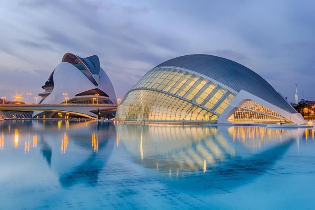 Valencia Las Artes Y Ciencias + Garaje + Netflix Exterior photo