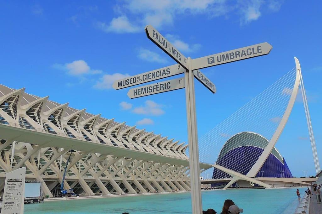 Valencia Las Artes Y Ciencias + Garaje + Netflix Exterior photo