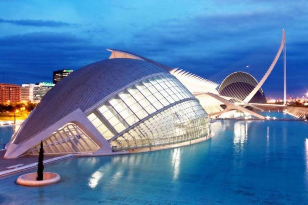Valencia Las Artes Y Ciencias + Garaje + Netflix Exterior photo